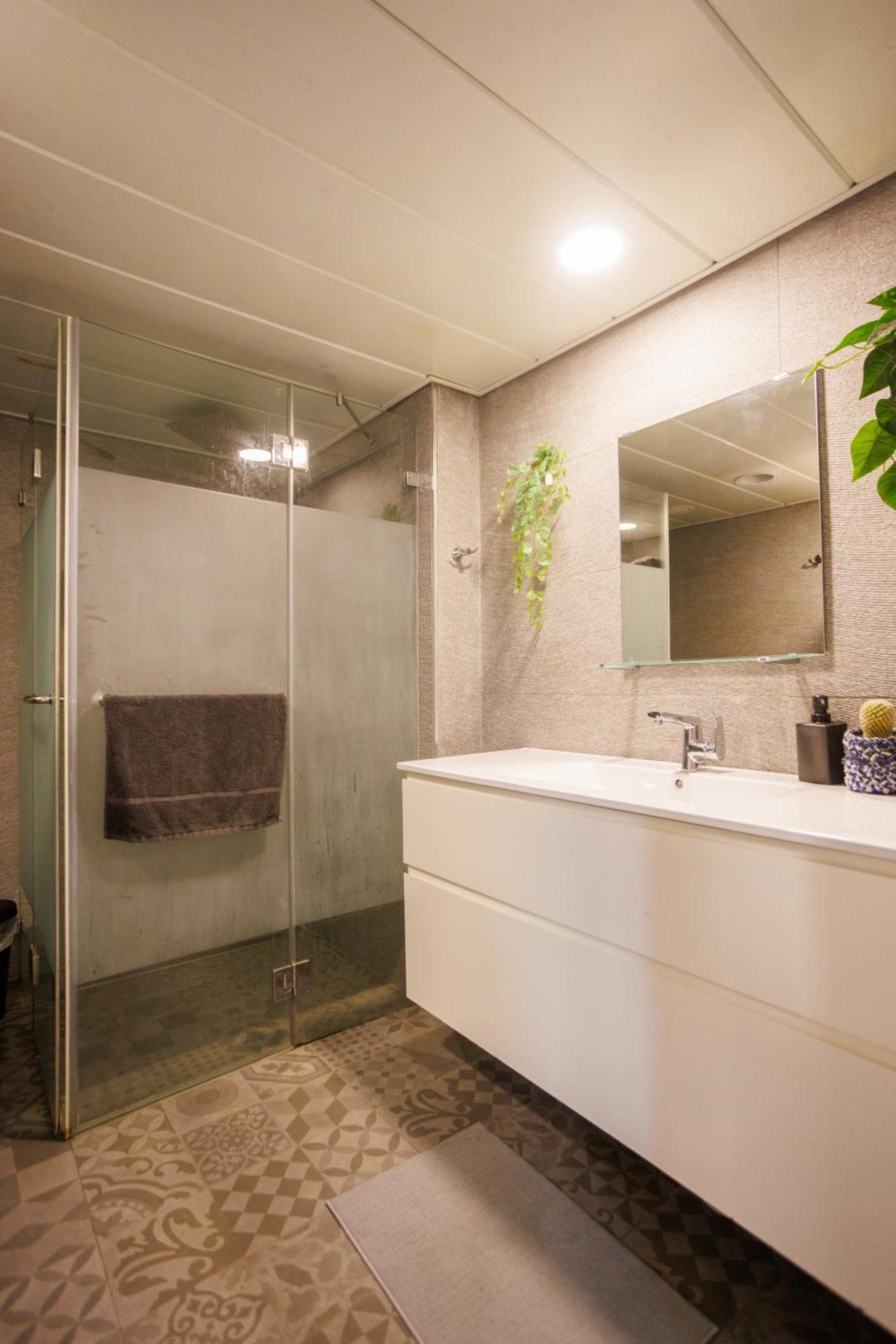 Jaccuzi 4br Garden With Parking By Nimizz * Tel Aviv