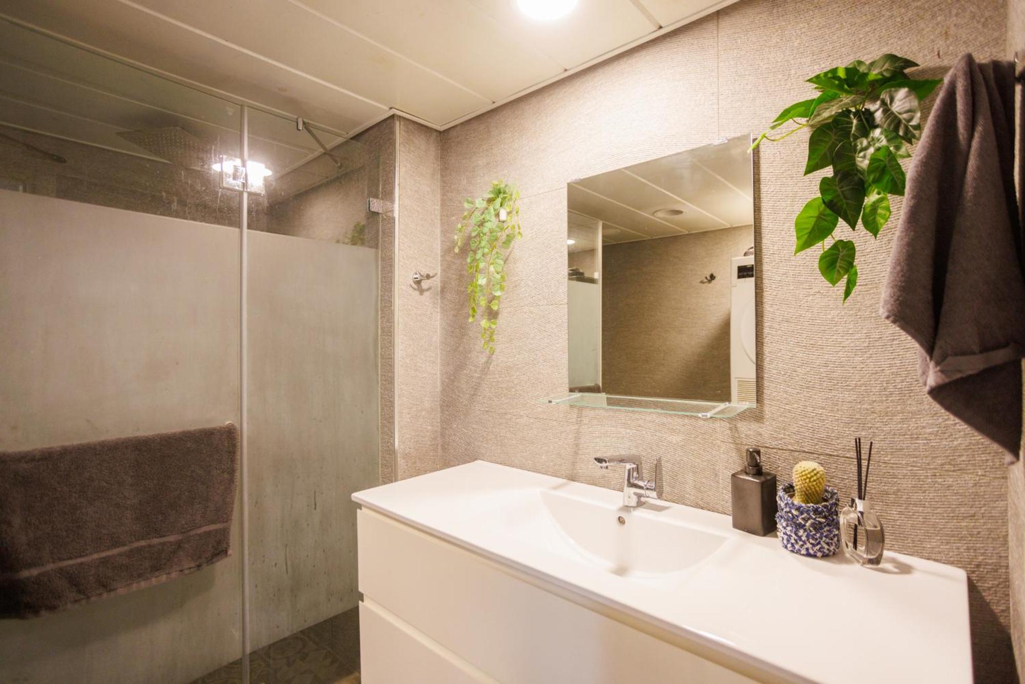 Jaccuzi 4br Garden With Parking By Nimizz * Tel Aviv